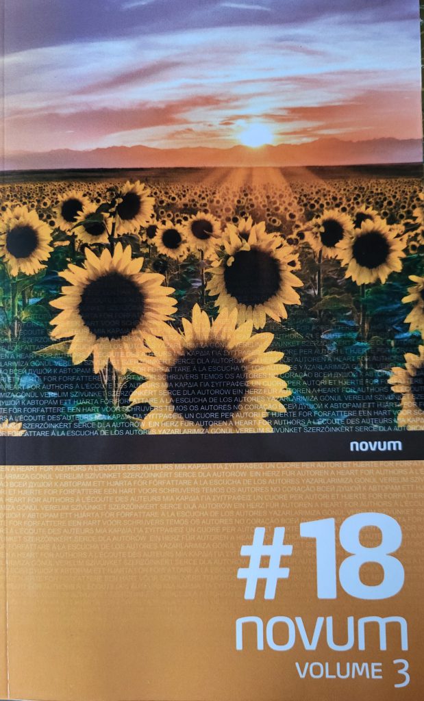 Sonnenblumenfeld bei Sonnenuntergang mit Schriftzug novum und Ausgabe Nummer 18 Volume 3